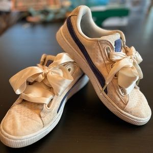 Puma Basket Heart sneakers off white with blue accents, size 8